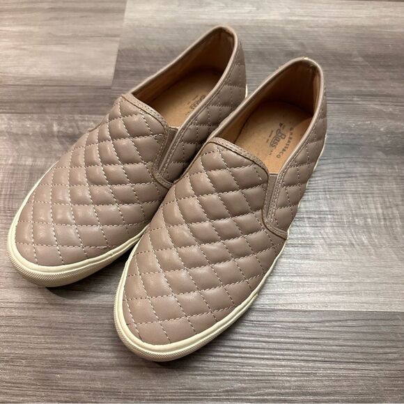 G.H Bass & Co women’s tan leather quilted loafers size 6.5 - Picture 2 of 12